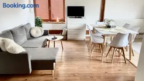 Sunny Attic Apartment - Image 1
