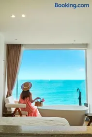 Shenzhen White House Nan'ao Beach Seaview guesthouse - Image 1