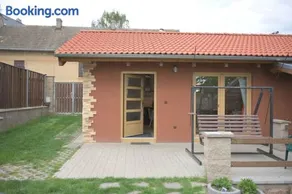 Útulný domek v zahradě v Unhošti nedaleko letiště - Image 4