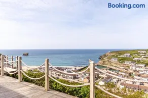 Sea views, Cornwall, Portreath, hot tub, sauna - Image 3