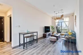 ALiving Elegant & Cozy 1BR I Mazaya 11, Liwan - Image 2