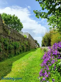 L'Océan à 100m via une venelle privée, la Ville Close à 500m, l'Archipel des Glénan à l'horizon - Image 3