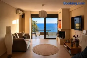 Alia Beachfront Penthouse with Sea View - Image 1