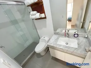 Modern 3-Bedroom Apartment Near Larcomar & Kennedy - Image 3
