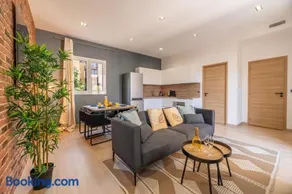 SUPERBE APPARTEMENT AVEC BALCON PROCHE MONACO - Image 1