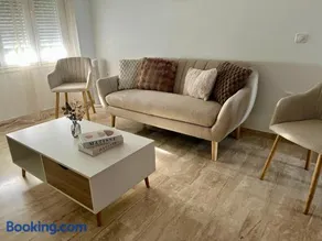 Appartement entièrement équipé avec jardin, internet haut débit et terrasse | Vue jardin | Parfait pour le travail à distance - Image 2