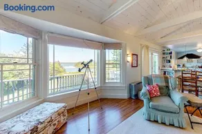 Dog-friendly bayfront home close to Rockland with water view - snowbirds welcome - Image 4