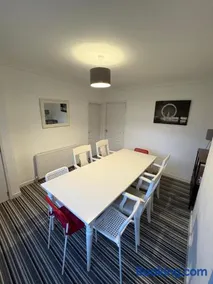 Spacious 4-Bedroom House in Skipton Sleeps 10 with Additional Lounge Sleeping - Image 3