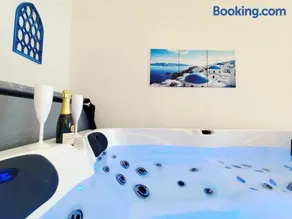 Santorini, Relaxing Spa, Terrace and Parking - Image 3