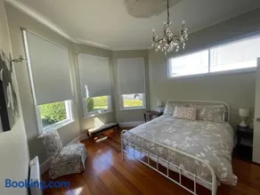 Heritage Guest House with Ocean Views & Gardens - Image 2