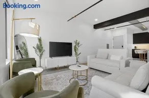 2BR Stylish Beacon Retreat in Tulsa - Image 4