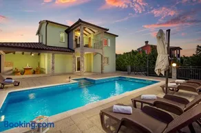 Casa Aurelia a pet-friendly retreat with Wallbox - Image 1