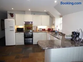Coo Shed - Image 3