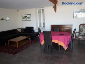 Gîte Rustique et Moderne avec Piscine et Animaux Acceptés - Image 3