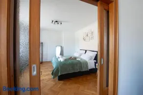 BeSSa Homes 6 Personen 2 Schlafzimmer, 3 King Size, Betten, Balkon, Küche - Image 1