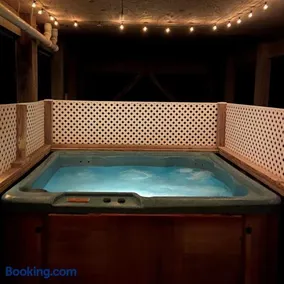 3 Bedrooms, Hot Tub, Fire Pit, and Pet Friendly - Image 2