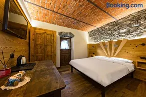 Domaine Valleise - Wine & Rooms - Image 1