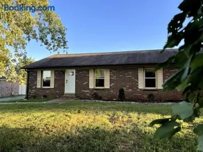 Lawrence Oaks Residence - Image 3