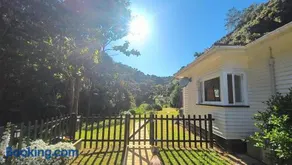 Wainui bush retreat - Image 4