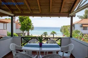 Alexger Beach Front Deluxe house - Image 1