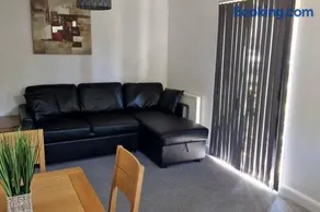 Greenhithe Cosy Apartment, Netflix and Sport Channels - Image 3