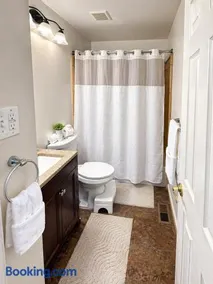 Modern Furnished Retreat Near Philly & Hospitals - Image 4