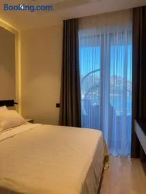 ZOA Seaview Apartment - Image 4