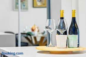 Stunning City and water view 2 bedrooms & 2 bathrooms apartment - Image 1