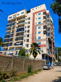 Elegant & Spacious Studio Bnb In Kisimani Heights Apt, Mombasa - Image 1
