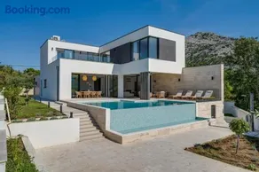 NEW Luxury villa I infinity pool - Image 1