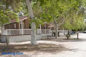 Soledad Canyon Deluxe Cabin 23 - Image 2