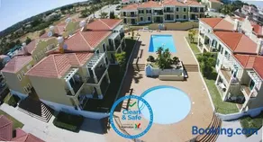 Apartamento T1 com vista mar perto da Praia N.ª Sra. da Rocha - Image 1