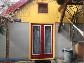 Tiny house for 2 with private garden - Image 2
