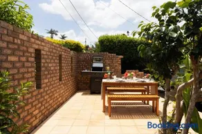 Tranquil mountain escape with bushland views - Image 4