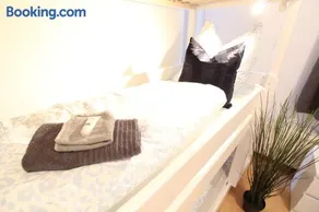 Hotel Ulm Zentrum - Komplettes Zimmer, Hochbett, Android TV & eigenem Bad - perfekt für Familien & Gruppen - Image 3