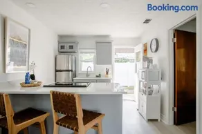 Walk Everywhere! 1-Bedroom Gem in Downtown Hub - Image 5