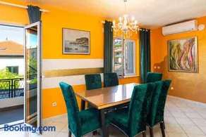 Pia Apartments - Image 2