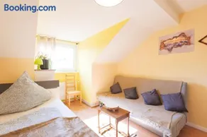 - Savanna Lodge Deluxe with Exclusive Design - Apartment 75sqm - Central Location - Terrace with View - Completely Renovated 2024 with Smart TV & Netflix - Separate Kitchen - Free Parking - Near Airport & Train - Image 2