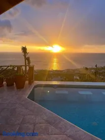 5 Bedroom stunning sunsets views - Image 3