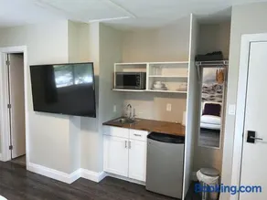 ENTIRE BACHELOR UNIT EN-SUITE UPTOWN WATERLOO - e5 - Image 2