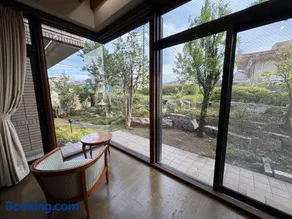 RESIDENCE AKATSUKI 中庭と坪庭で和洋を愉しむ一棟貸し 8名広々238平米 八王子ic近く - Image 1