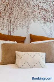Elegant 2BR Apartment with Terrace - Image 3