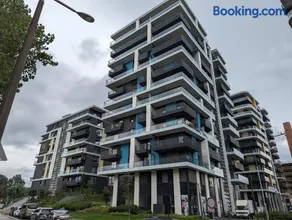 Waterfront Residence Free Private Parking - Image 2