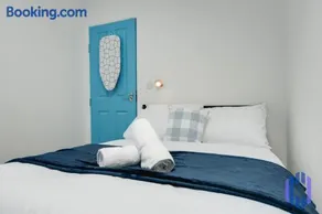 Santorini Blues by CEFAS - Free Parking - Bungalow - Near Airport - Image 4