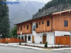 Enchantment Lodges - 5 min walk to downtown - Image 2