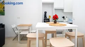Studio New Complete Metro Supermarkets - Image 1