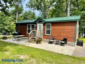 Isle Royale Chalet Cottage - Image 1