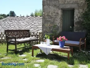 Gîte Nature au Chambon-sur-Lignon: Terrasse, Wifi, Proche Activités et Commerces - Image 3