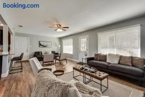 Keller's Artful Home Away from Home - Image 1