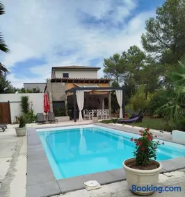 Céven' Ô Calme Gîte T2 avec jacuzzi privé, piscine et jardin - Image 4